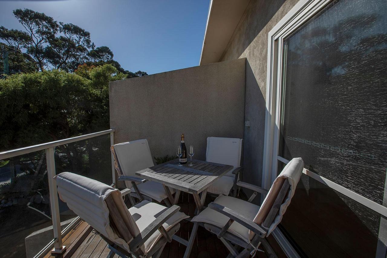 Quarterdeck Apartment Binalong Bay Exteriör bild