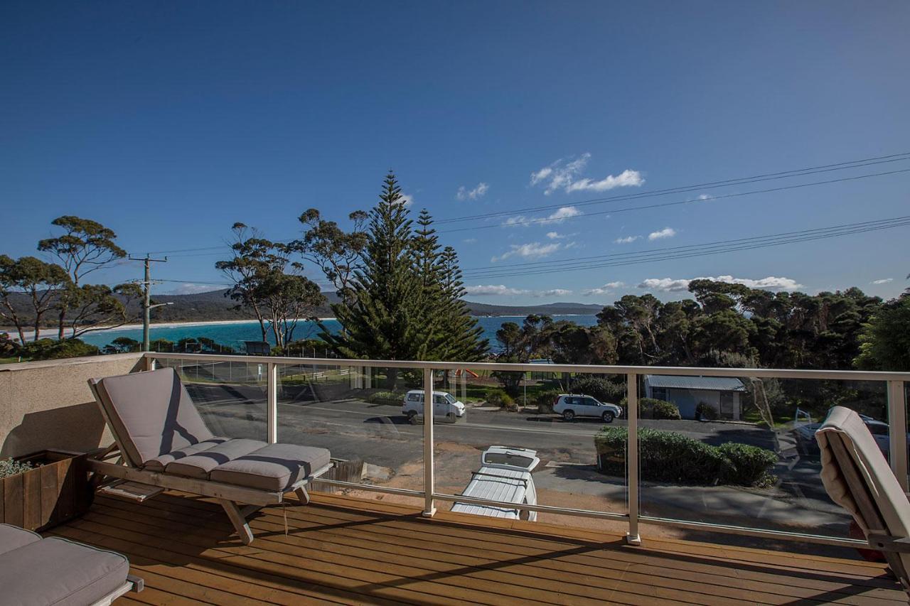 Quarterdeck Apartment Binalong Bay Exteriör bild