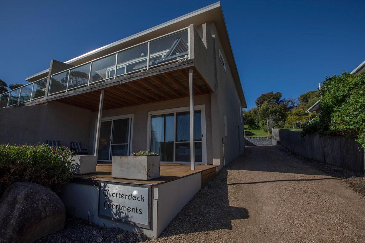 Quarterdeck Apartment Binalong Bay Exteriör bild