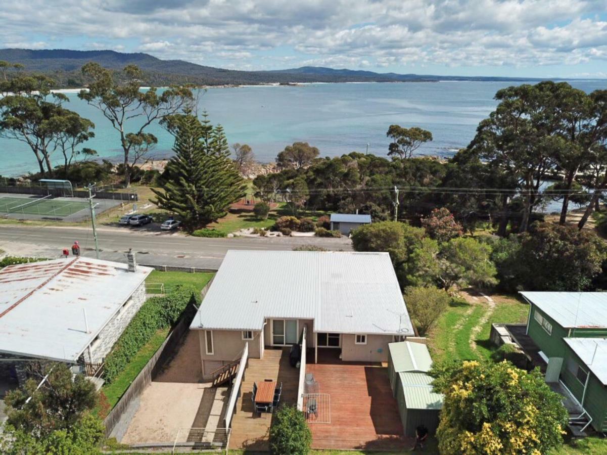 Quarterdeck Apartment Binalong Bay Exteriör bild